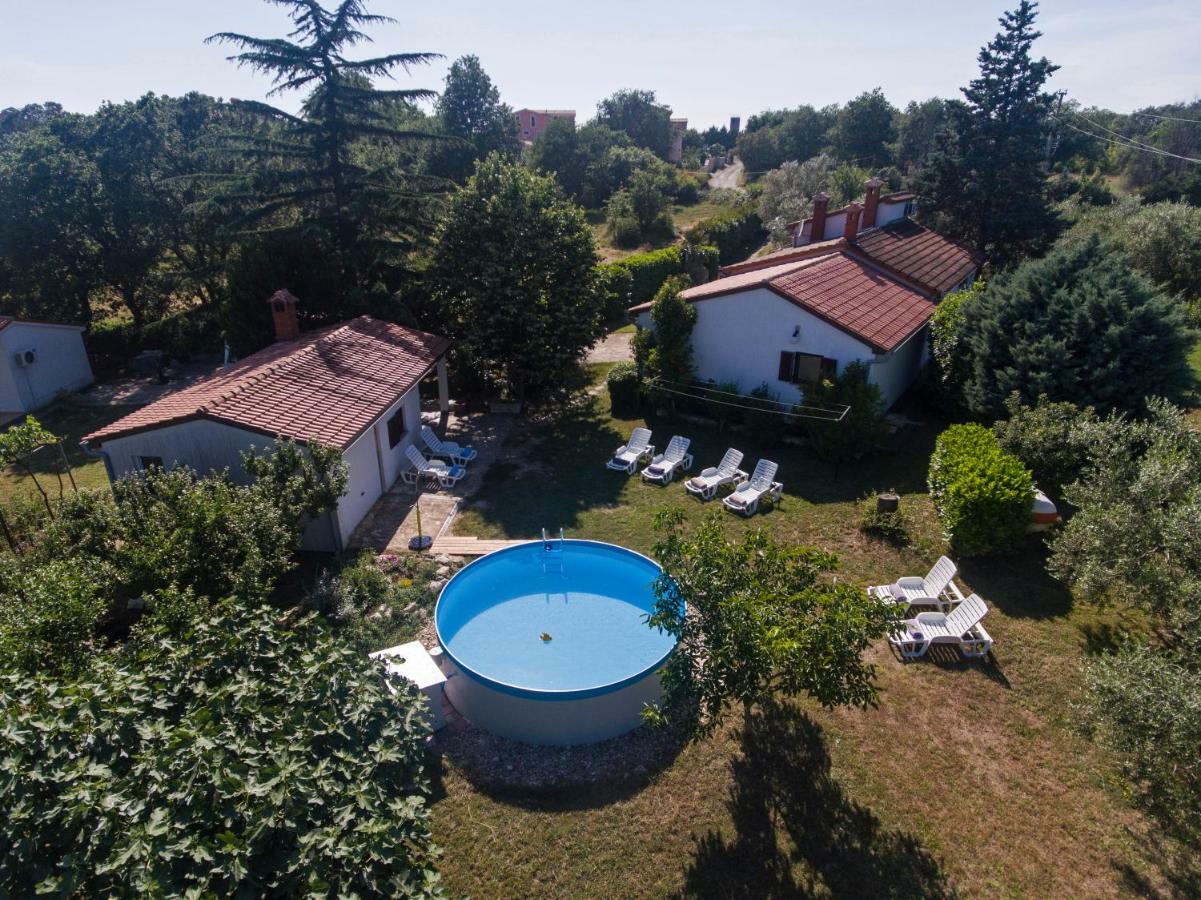 Holiday Home Kipo I Lunja メドゥリン エクステリア 写真